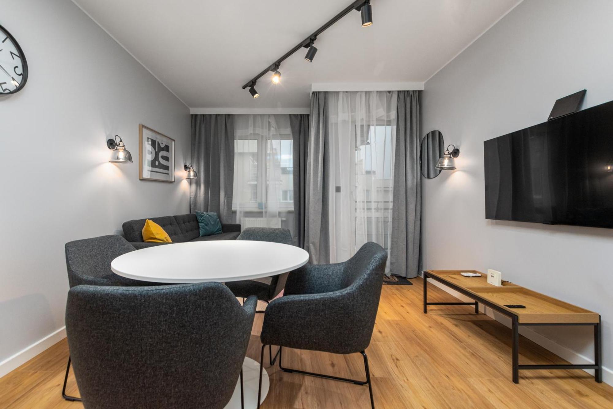 Apartment Zadumana 3/5 By Homeprime Warschau